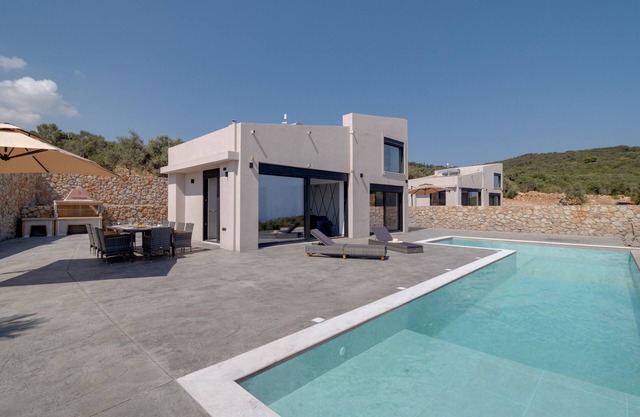 Country House 'Villa Demetrios' with Sea View, Wi-Fi and Air Conditioning