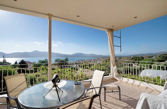 Country House 'Villa Ermina Paleros' with Wi-Fi and Air Conditioning