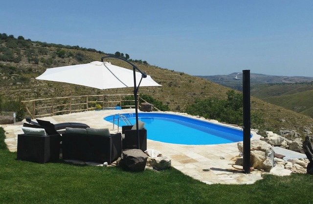 Country house with 3 apartments in the middle of an olive grove - peace and relaxation