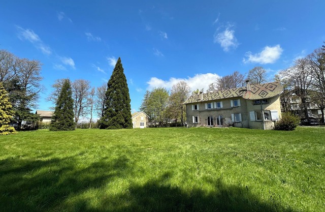 Country house with family or friends