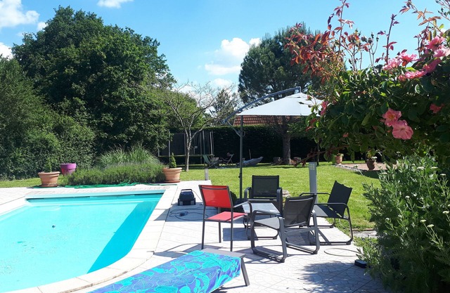 Country house with pool and garden in Burgundy between Loire and Morvan