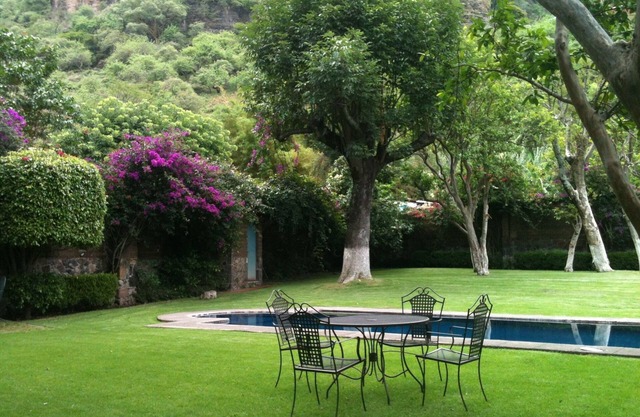 Country House with Pool in Malinalco, Mexico, 12 guests