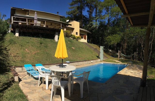 Country House with Pool and Barbecue in Gated Community