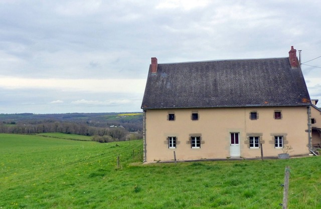 Country house with terrace and all amenities in Mazirat