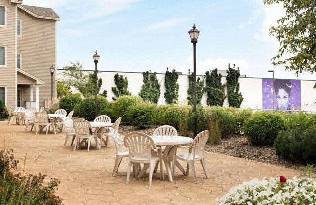 Country Inn & Suites by Radisson, Chanhassen, MN