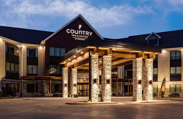 Country Inn & Suites by Radisson, Appleton Airport - Fox River Mall Area