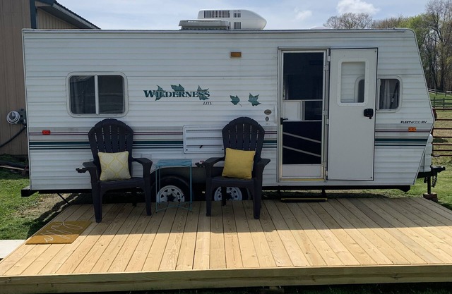 Country side, very private cozy RV in Marvelous Ohiopyle with WiFi, AC.