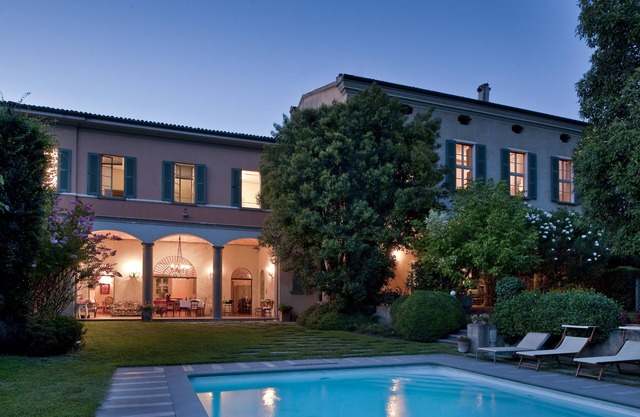 Country villa in Franciacorta - 1000sqm with swimming pool and garden. Lake Iseo