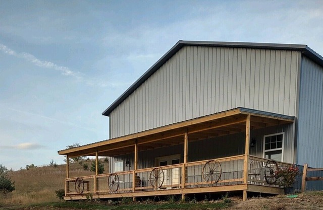 +Country/western home, 35 minutes from Omaha, NE