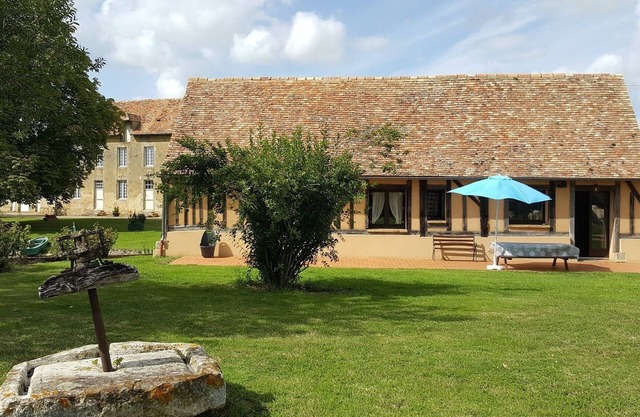 Countryside Retreat with Pond, Games Room, and Nearby Attractions