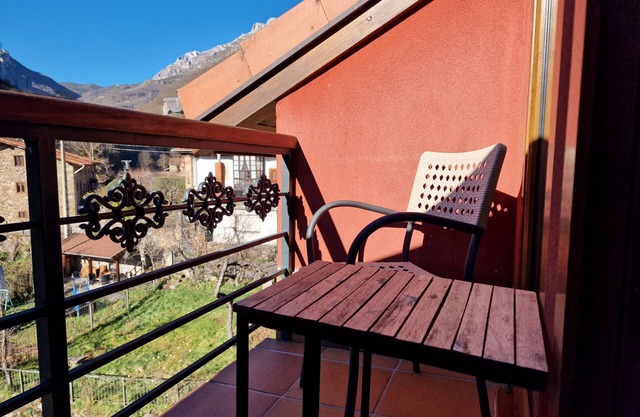 Countryside Apartment with Mountain View