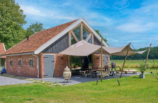 Countryside enjoyment with panoramic sauna