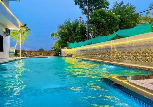 Countryside farm with luxurious swimming pool