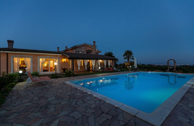 Countryside Luxury Villa with Private Pool in the Outskirts of Rome
