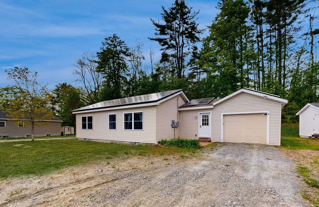 Countryside, mountain-view house near eagle's nest with patios - dog-friendly