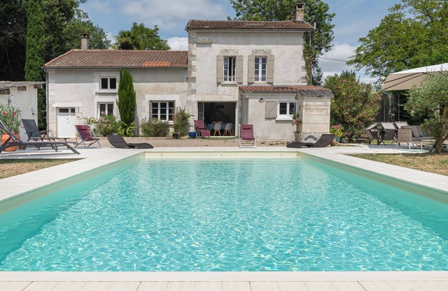 Countryside villa in peaceful surroundings with heated pool and panoramic view