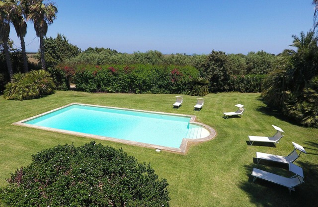 Countryside villa with pool and outdoor kitchen
