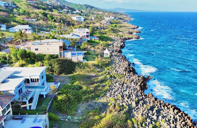Couple Suite @Larimar, West Bay