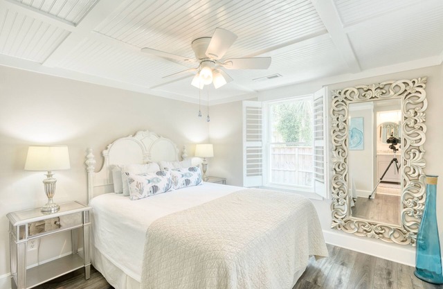 Couples love this sweet thing, just a block to the beach