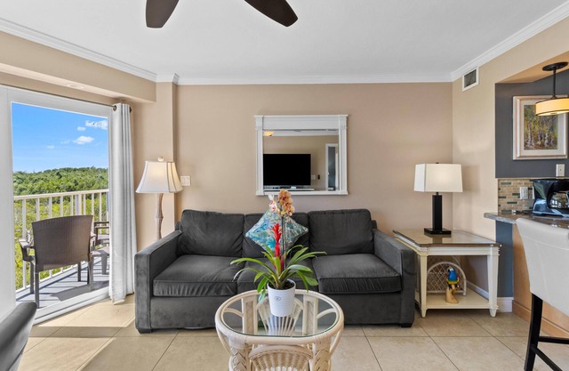 Couples' Retreat 1BR w/Pool & Ocean View