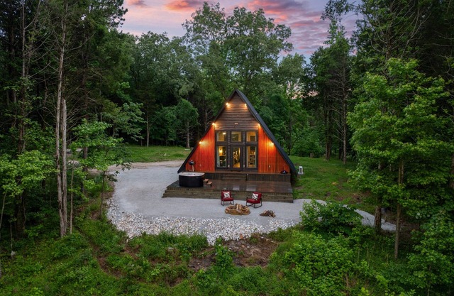 Couples Retreat with Hot Tub & View!