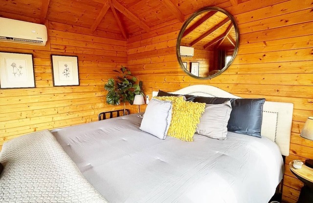Courage Cabin @ 13 Acres - Stay/Shop/Yoga/Swim