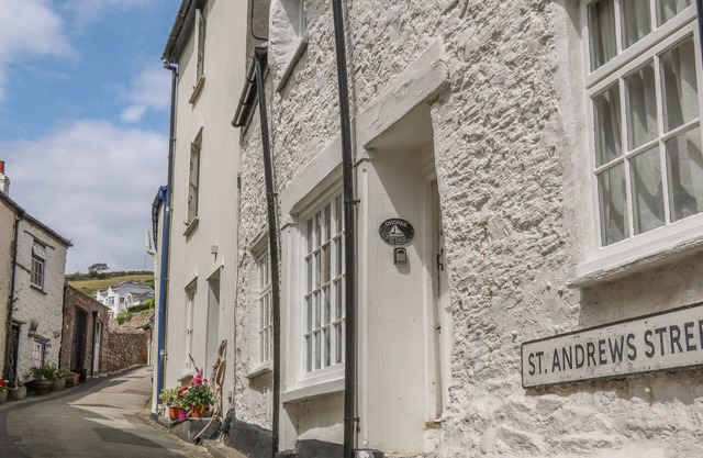 COUSHAM COTTAGE, pet friendly, with open fire in Kingsand And Cawsand