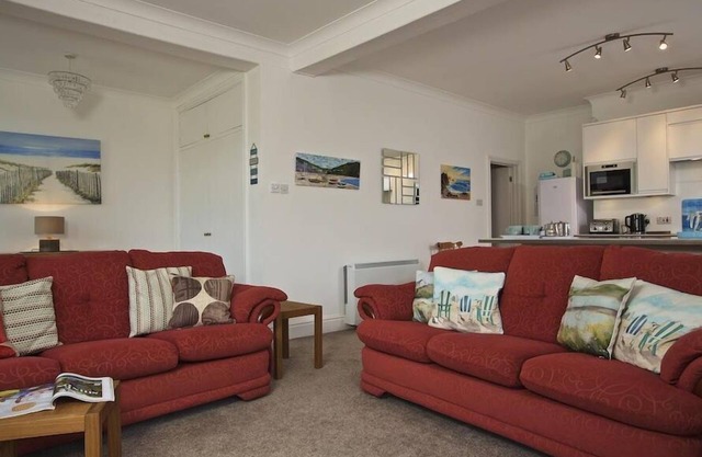 COVE VIEW, pet friendly, with a garden in Hope Cove