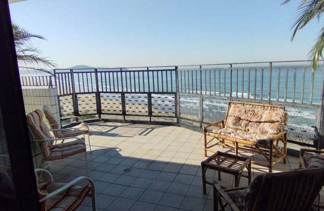 Coverage Waterfront/Private Pool and Barbecue - 12 people 3 Spaces