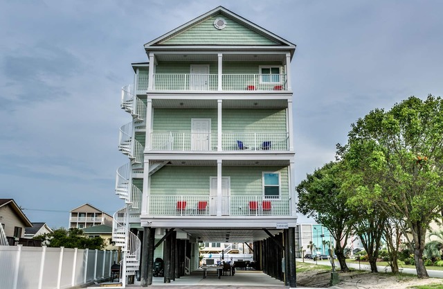 Covered Outdoor Area Private Pool/Spa/Theater Room/350 feet to the Beach Access
