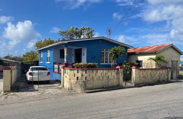 Coville - 3 BDR home in Oistins near Miami Beach
