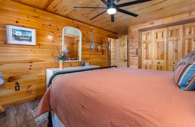 Cowboy Cabin: The Bluffs at Saint Jo