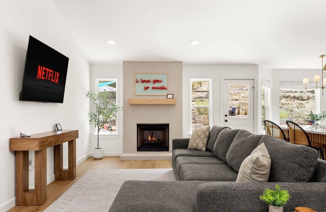 Cowboy Ridge - Luxe & Serene Gem: Heated Pool - Games - Fire Pits - Sleeps 12