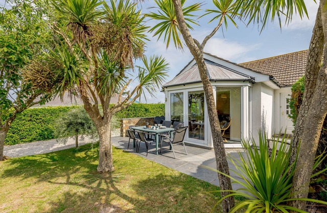 Cowries - Five Bedroom House, Sleeps 10