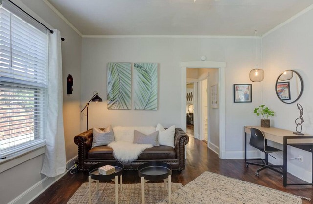 Cox A · Memorable Nomad Haven! Walk to Cooper Young`s Best