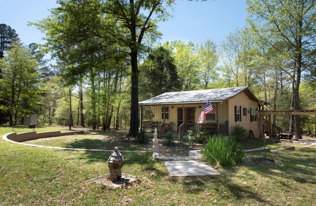 Coyote Creek Cottage With Walking Trail, Firepit, Outdoor Activities, Games