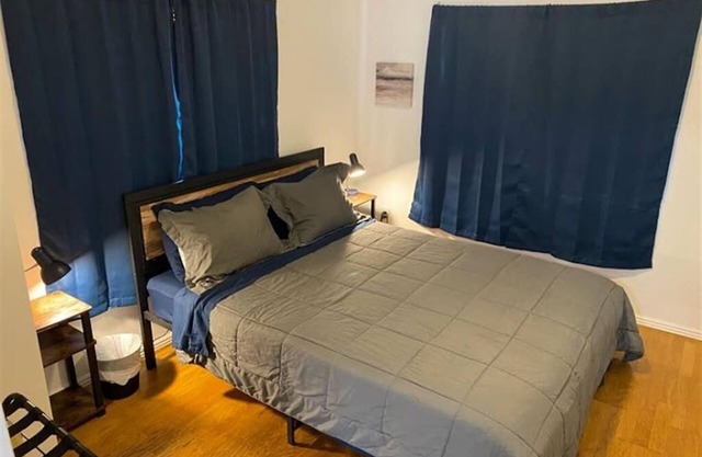 Cozy 1 Bdrm walk to Hospital