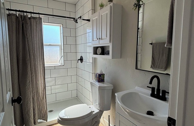 Cozy, 1-bedroom apartment with a pulled-out couch, close to all the facilities.