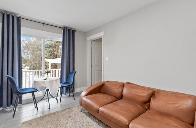 Cozy 1-bedroom apartment in enjoyable Dieppe with AC