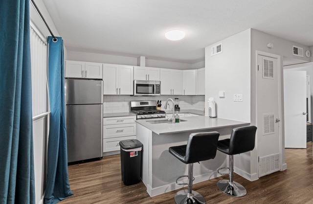 Cozy 1 Bedroom Apt in Highland Austin 7023