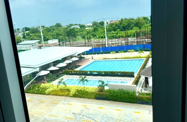 Cozy 1-bedroom condo with few steps away to Sta. Rosa SM Mall.