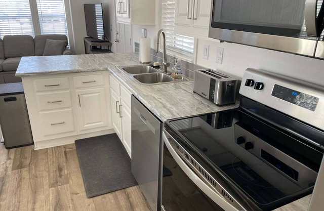 Cozy 1-bedroom home with AC, pool, club house, and fitness room in Clermont