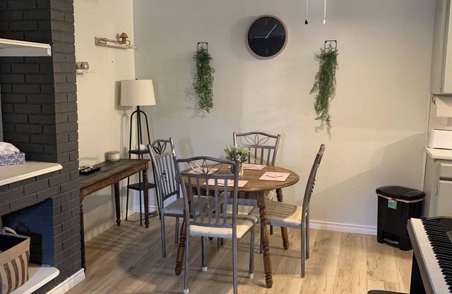 Cozy 1 bedroom in the heart of Chelmsford!
