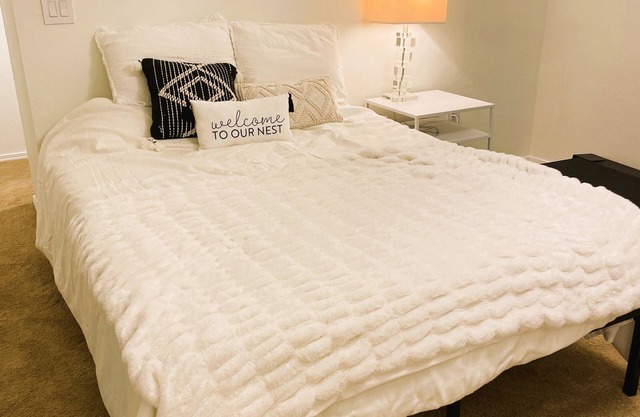 Cozy 1 bedroom mother in law - private jacuzzi, near beach/parks