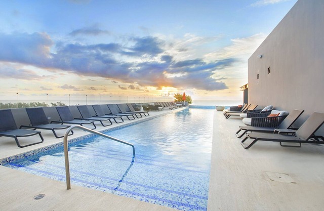 Cozy 1-Bedroom, Stunning Amenities in Playa del Carmen