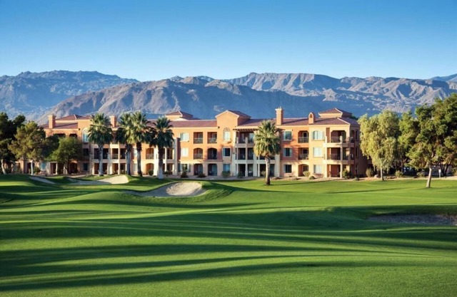 Cozy 1-bedroom resort with fitness room and AC in charming Palm Desert