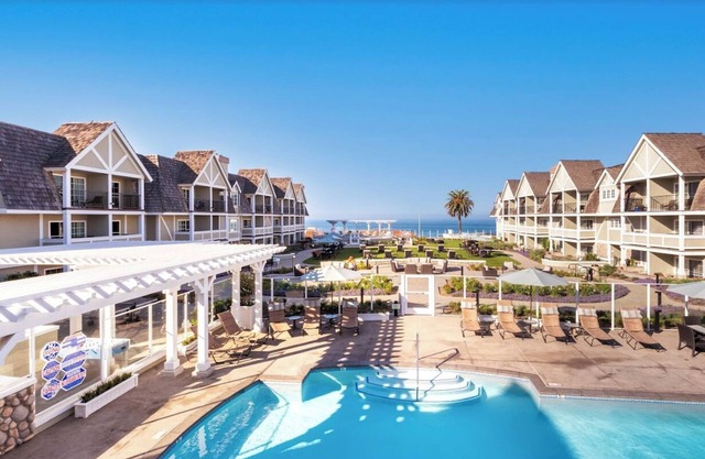 Cozy 1-bedroom resort with WiFi, AC in superb Carlsbad. Walk to clean beach.