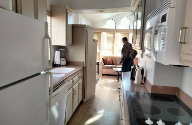 Cozy 1-bedroom resort with , full kitchen, AC, fitness room in tranquil Sedona