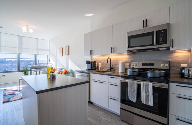 Cozy 1-Bedroom w/FREE Parking/RooftopPool/Doggy Park