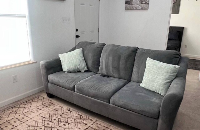 Cozy 1-bedroom with WiFi and AC in charming Uvalde